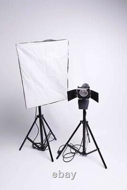 Caractéristiques de l'ensemble d'éclairage pour studio photo comprenant un flash stroboscopique et une boîte à lumière.
