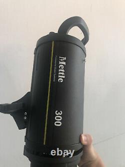Rare Comme Nouvelle Mettle 300 Professional Studio System Strobe Flash Light